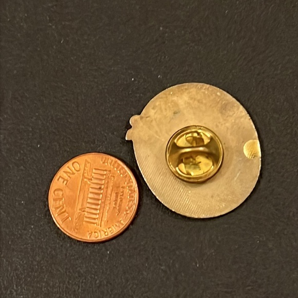 Vintage 1970s Love That County Music Retro Pin Brooch - Picture 2 of 3